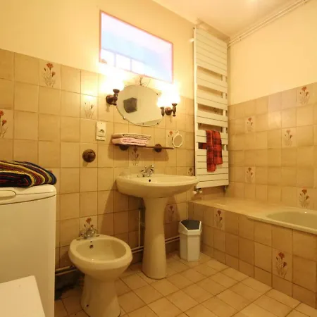 Hébergement de vacances , 4 Pièces, 6 Personnes - Fr-1-497-71 *